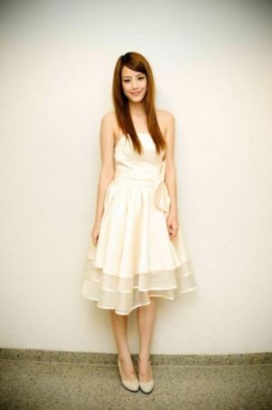 偷情小伙藏美女家衣柜发好友圈-全集在线观看视频