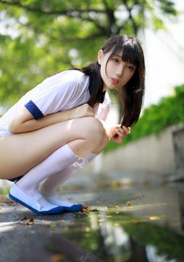 双手攀上两团少女峰舞蹈室-花絮高清完整视频