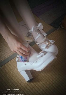 女学生被c扒衣服动图-免费日韩国语版完整版